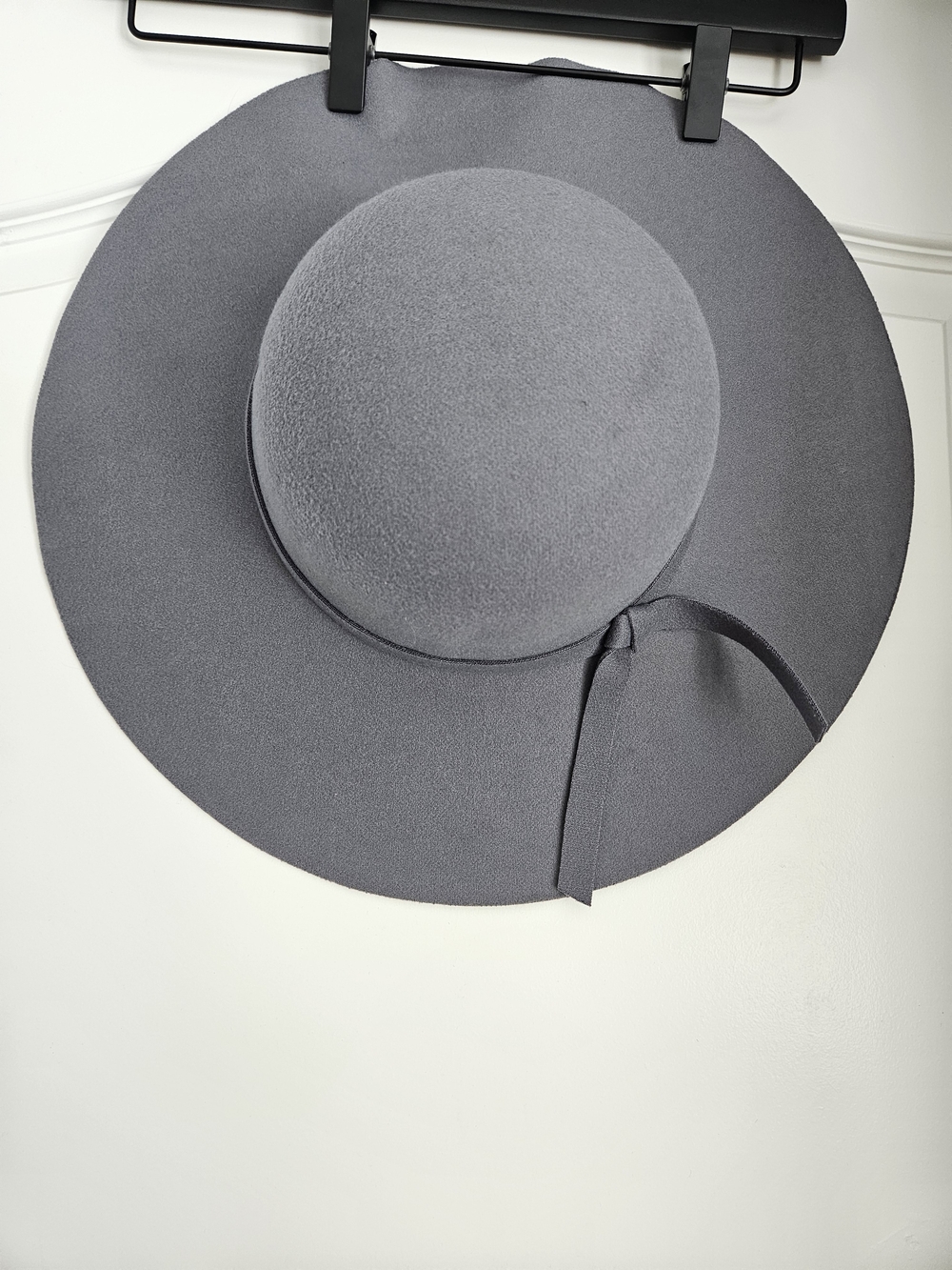 Gray Wide-Brim Wool Felt Hat with Ribbon Accent
